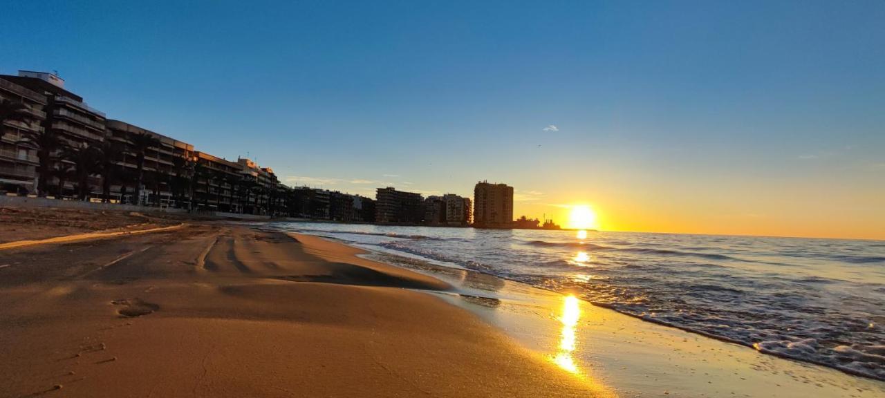 Beachside Apartment In Torrevieja Eksteriør bilde