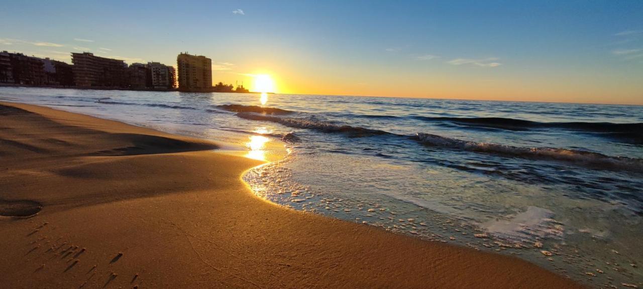 Beachside Apartment In Torrevieja Eksteriør bilde