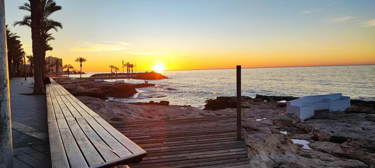 Beachside Apartment In Torrevieja Eksteriør bilde