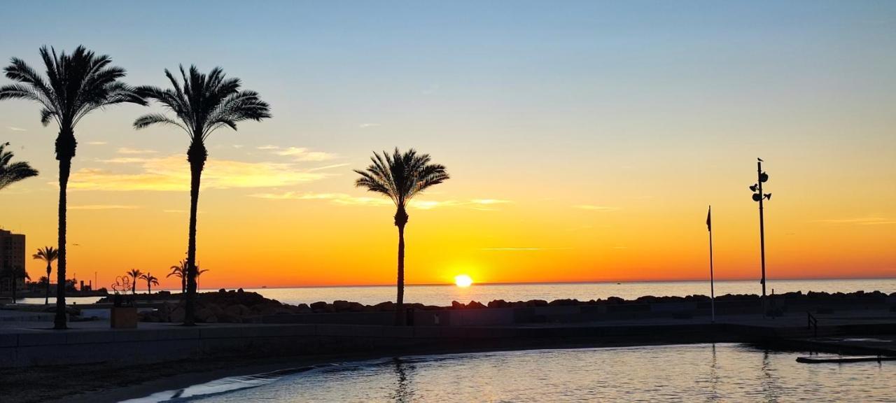 Beachside Apartment In Torrevieja Eksteriør bilde