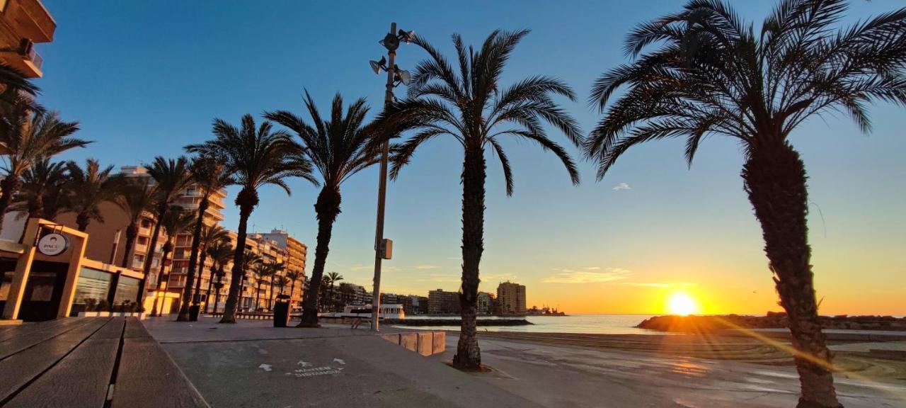 Beachside Apartment In Torrevieja Eksteriør bilde